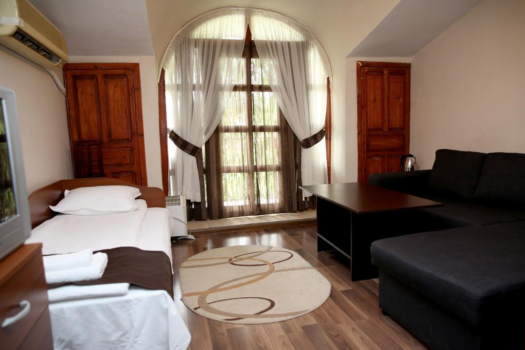 St.st. Constantine And Helena Guest house 2*